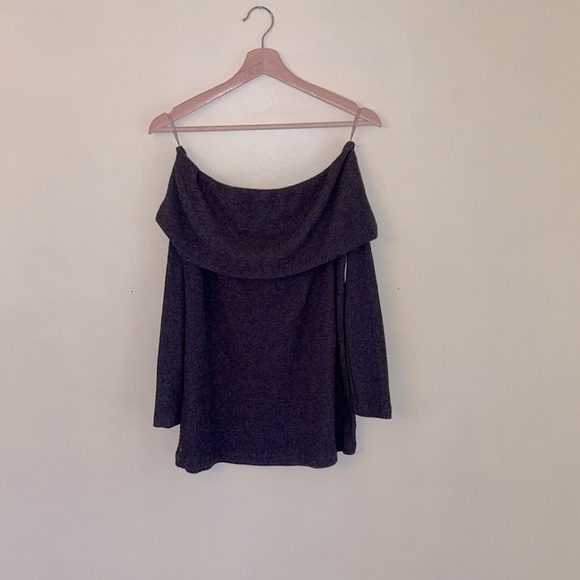 Off the shoulder top - Picture 2 of 3